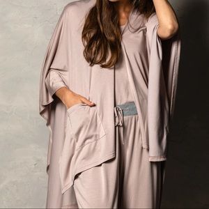 NWT Demdaco Shrobe Comfy Robe Mauve/Blush One Size